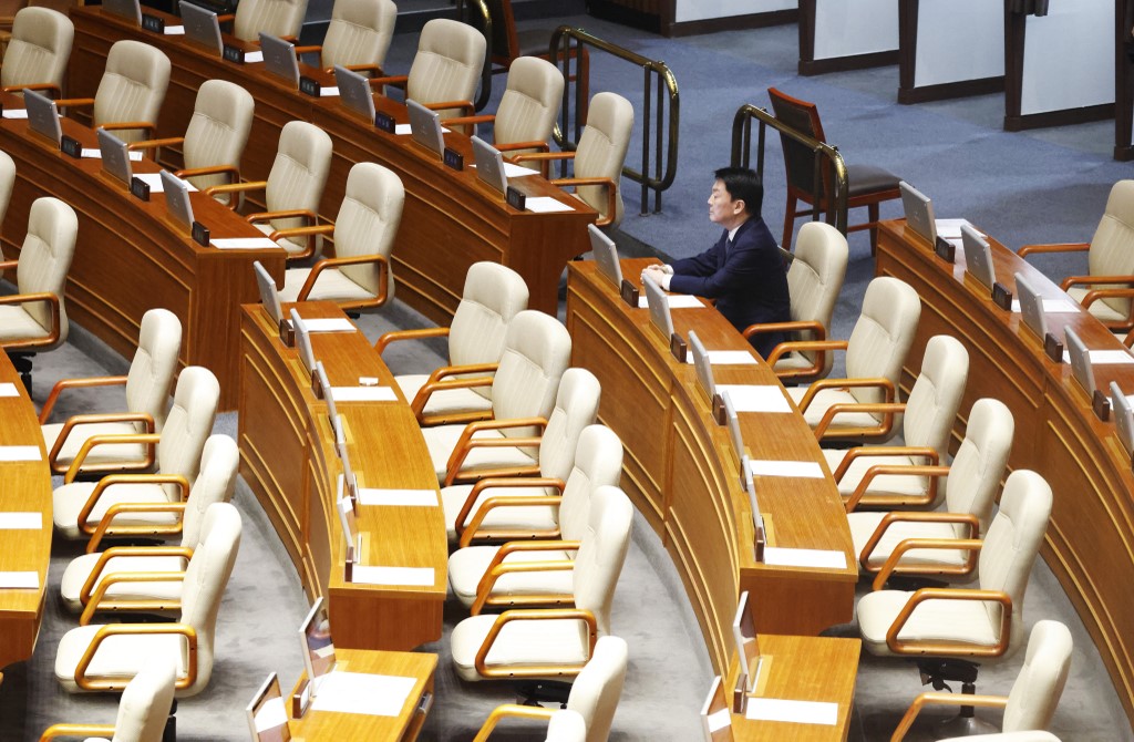 Deputados aliados ao presidente sul-coreano abandonam sessão de impeachment