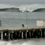 Ondas intensas, que atingiram costas do Peru e Equador, fecham maioria dos portos peruanos