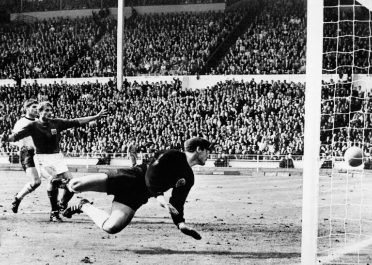 A final da Copa de 1966, na Inglaterra, é, até hoje, cercada de controvérsias