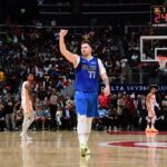 Luka Doncic ficará fora da NBA por um mês devido a lesão na panturrilha