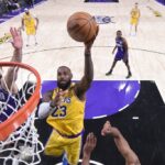 Lakers derrotam Warriors com cesta de Reaves no último segundo; LeBron iguala Curry