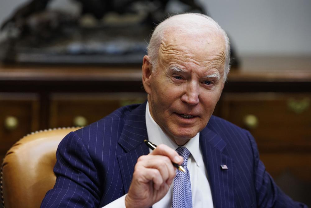 Biden assina projeto de lei de gastos e evita paralisação no governo americano