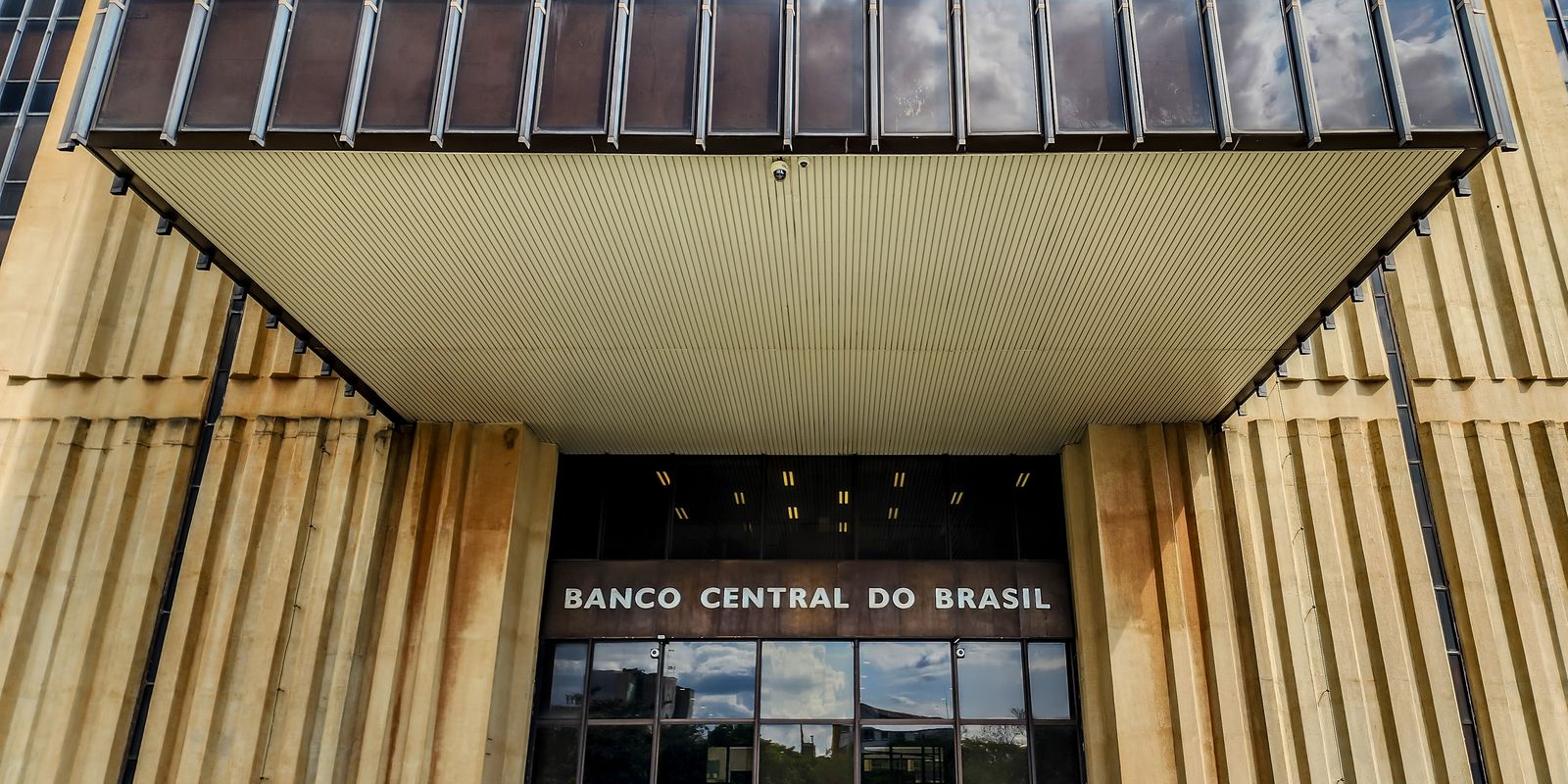 Mercado financeiro estima inflação de 4,99% em 2025, prevê BC