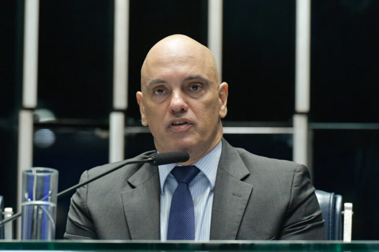 Alexandre de Moraes comenta sobre o crescimento de grupos extremistas e seus impactos na democracia