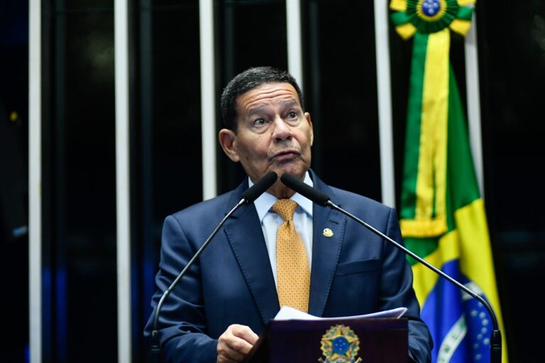 Mourão reconhece articulações sobre suposta tentativa de golpe, mas chama conspiração de ‘Tabajara’