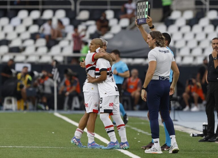 São Paulo dispensa jogadores e planeja a temporada de 2025