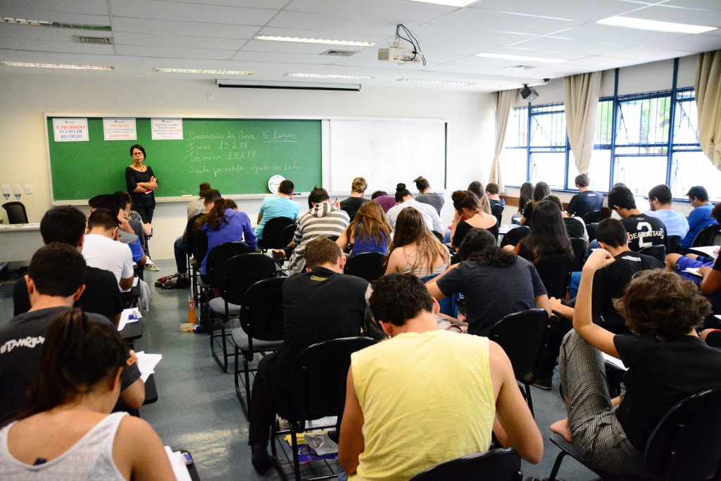 ‘Relações sociais por meio da solidariedade’ foi tema de redação da 2ª fase da Fuvest em 2024