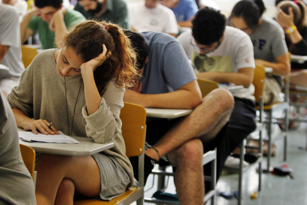 Mais de 30 mil estudante farão prova da Fuvest neste domingo