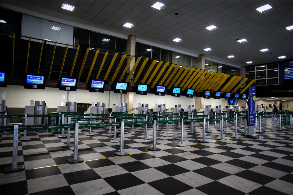 Ventos de mais de 60 km/h impedem pousos no aeroporto de Congonhas e voos são transferidos