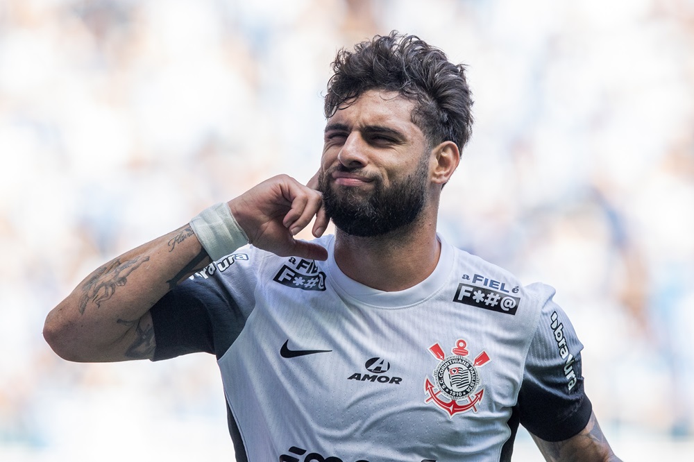 Corinthians encerra temporada com vitória, recorde, golaço de bicicleta de Memphis e Yuri Alberto artilheiro do Brasileirão