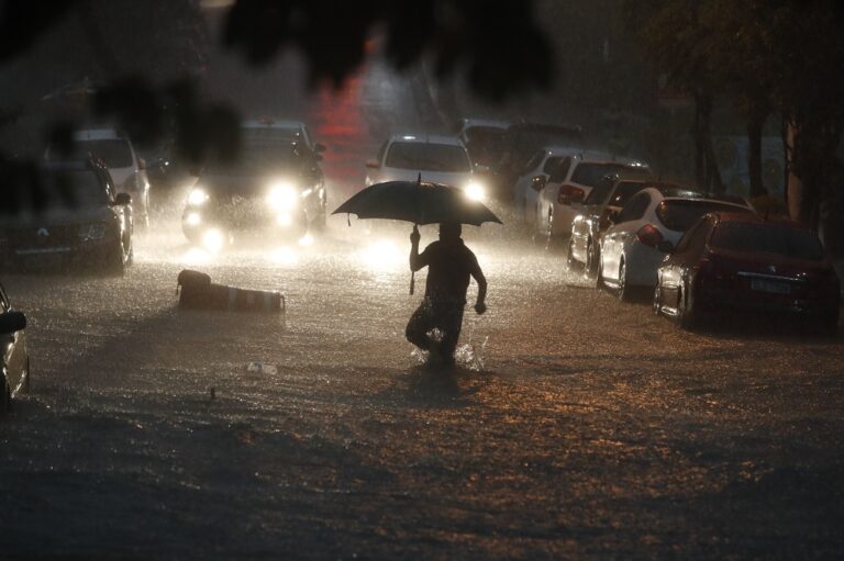 Temporais deixam 5 mortos, 12 feridos e interdita rodovias no interior de São Paulo