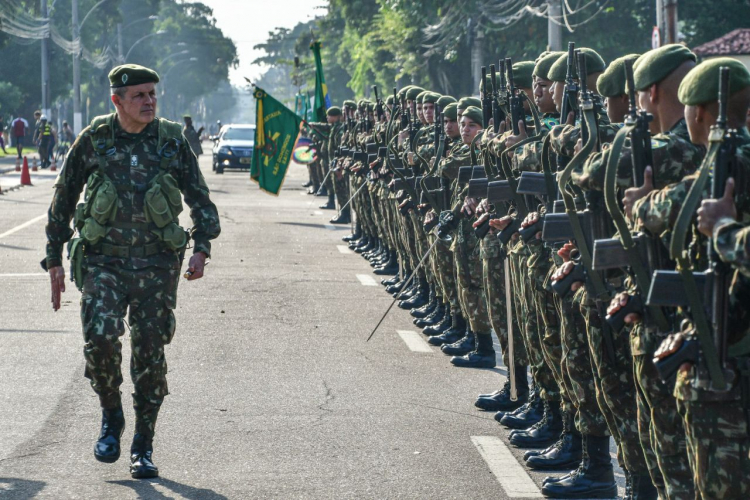 Exército diz que colabora com investigações após a prisão do general Braga Netto