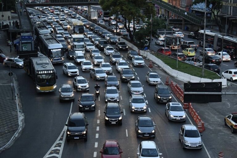 Motoristas de SP já podem realizar o pagamento do IPVA 2025