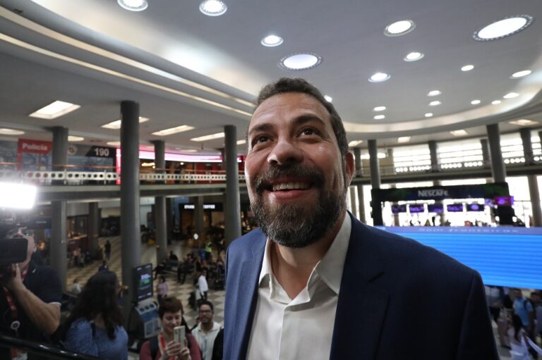 Boulos comemora após Dino suspender R$ 4,2 bilhões em pagamentos de emendas