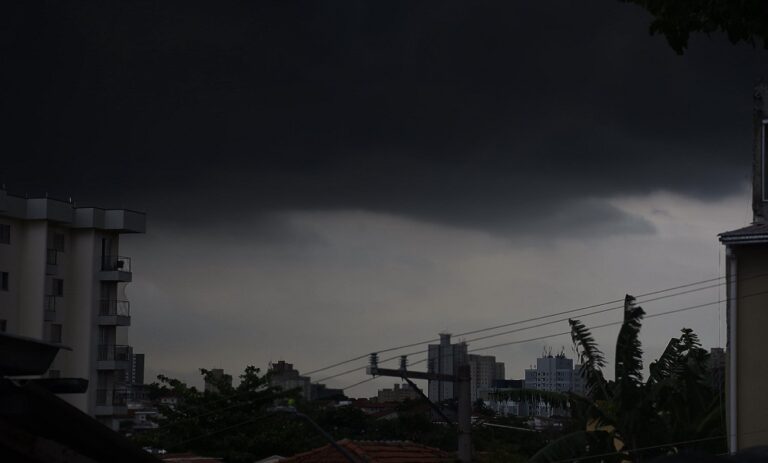 CGE alerta para chuvas fortes em São Paulo durante o dia de Natal