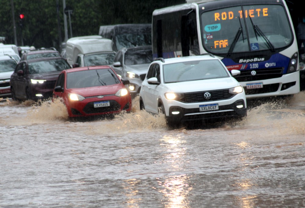 Após alagamentos e transtornos, São Paulo tem alerta de chuva forte nesta quinta-feira e na sexta