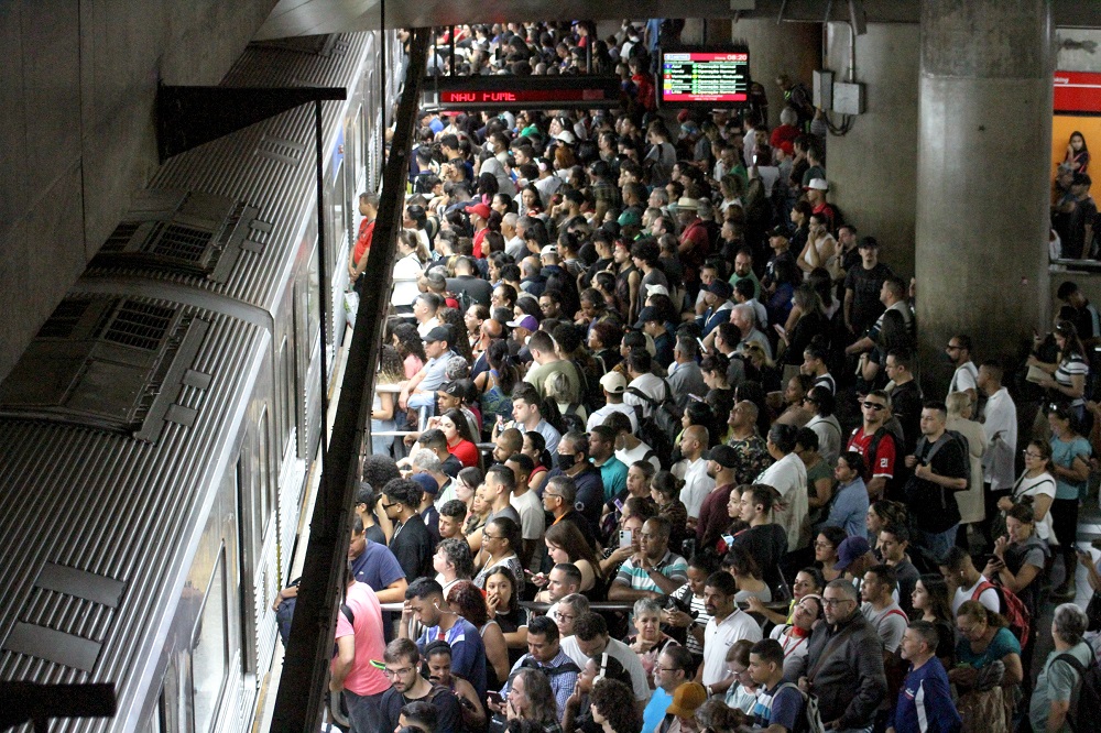 Trem de carga descarrila e afeta operações da CPTM em São Paulo