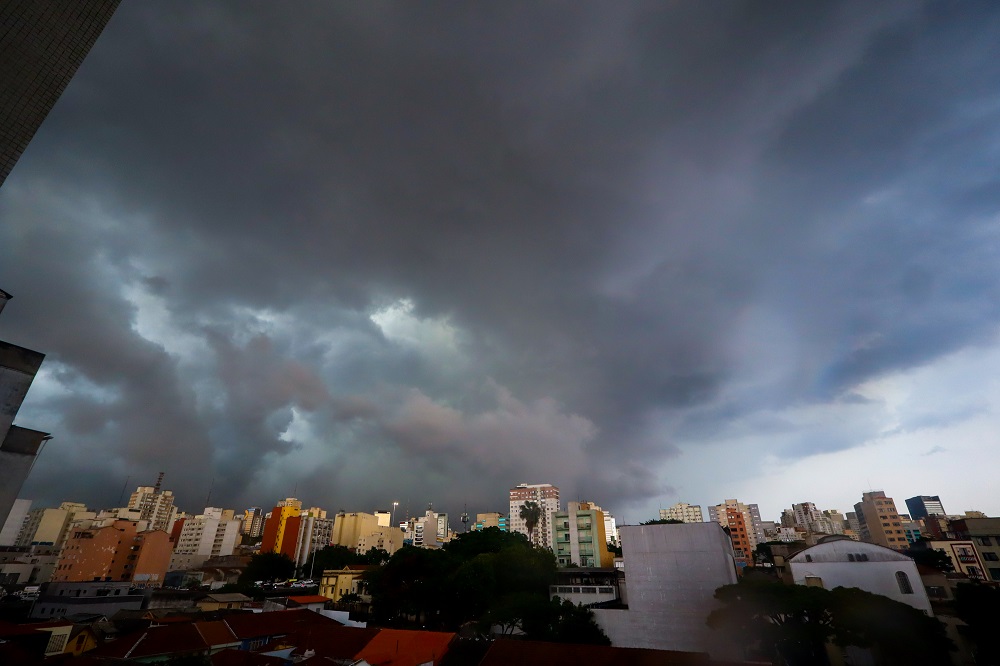 Chuvas dominam maior parte do Brasil nesta sexta