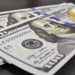 Dólar fecha o dia a R$ 6,17, mas termina 2024 com alta de 27% em relação ao real