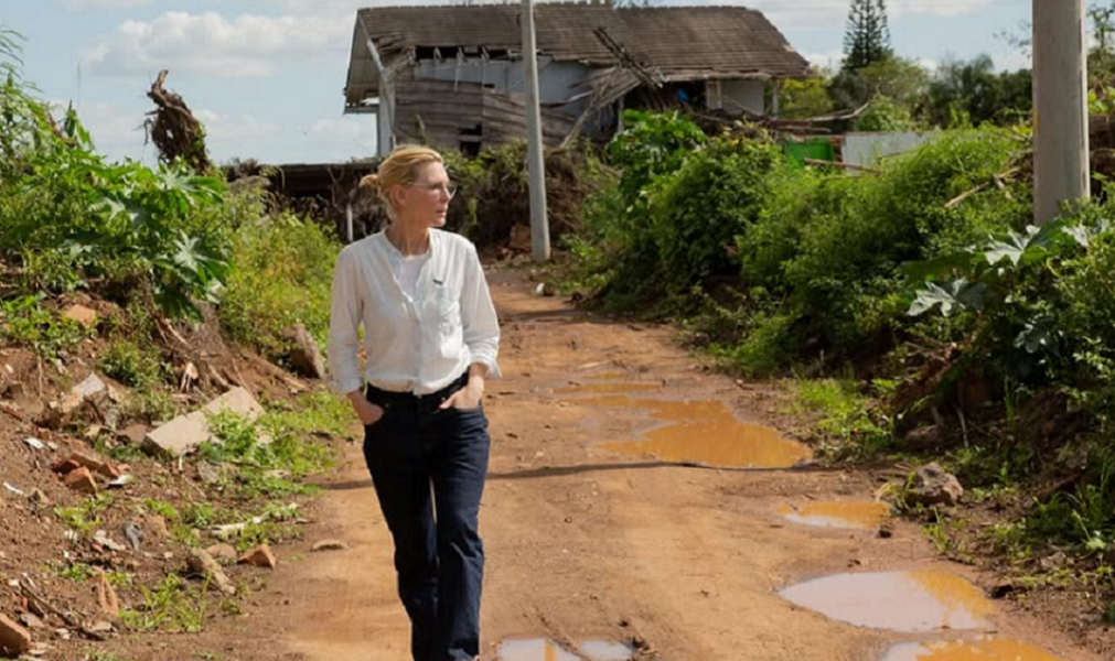 Cate Blanchett visita cidades afetadas pelas enchentes no RS em missão da ONU