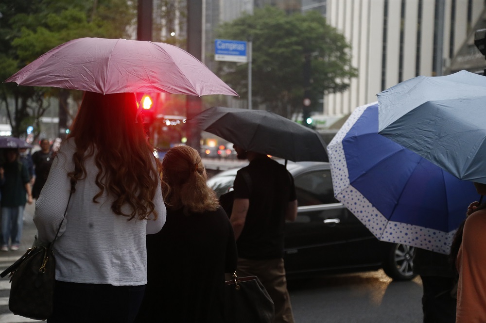 Há 92% de chance de chuva na véspera de ano-novo em SP