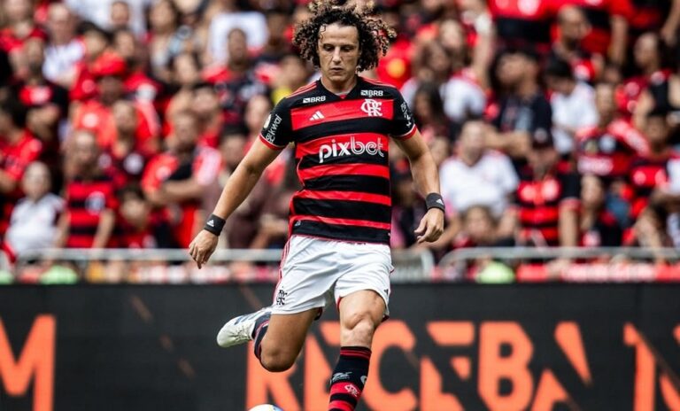 Flamengo anuncia saída de David Luiz