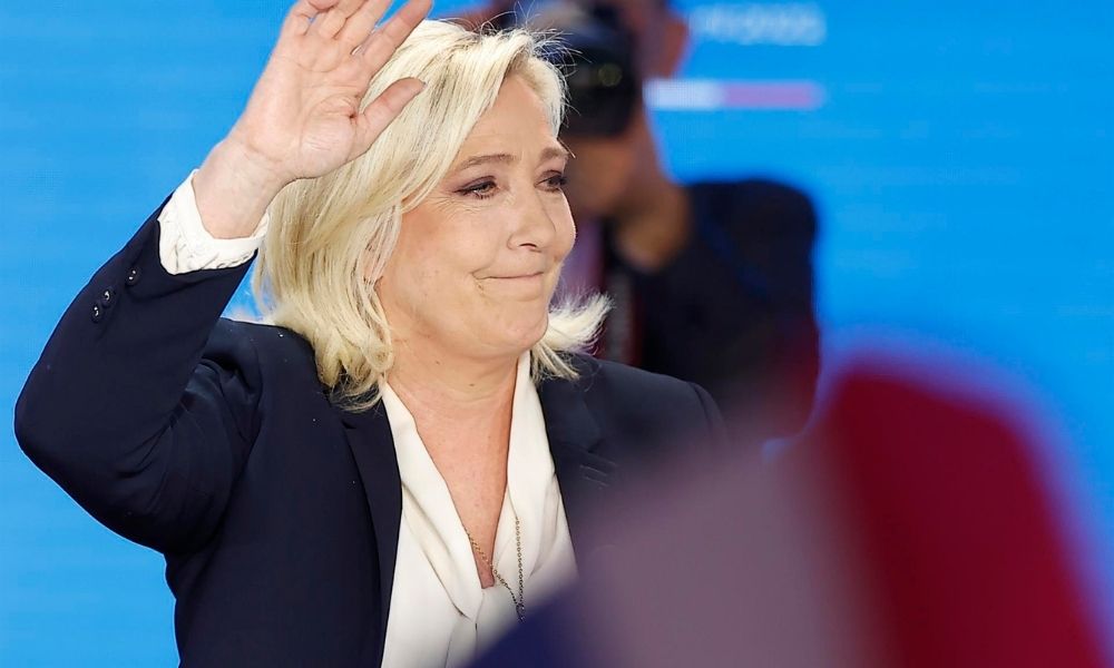 Marine Le Pen defende estabilidade política e diálogo para aprovação do orçamento na França