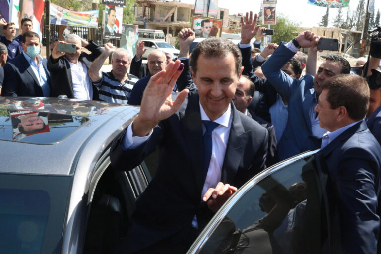 Quem é Bashar al-Assad, líder sírio que fugiu de Damasco