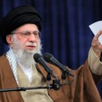 Khamenei culpa EUA e Israel em 1º pronunciamento após queda de Assad na Síria