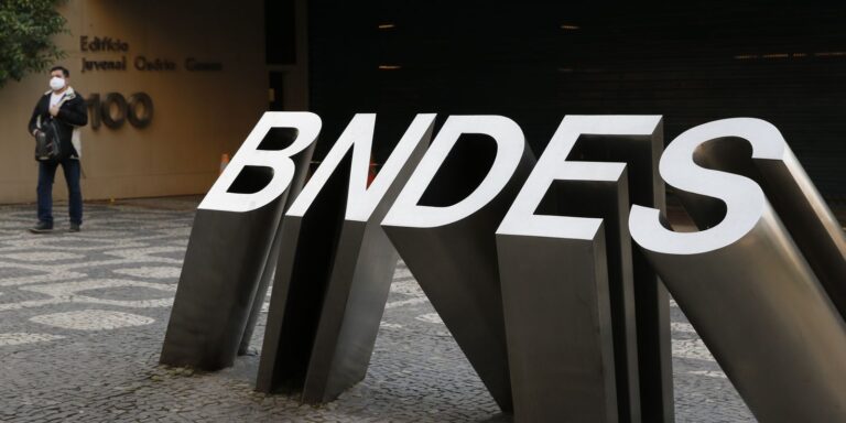 BNDES financia R$ 1,1 bi para exportação de jatos pela Embraer