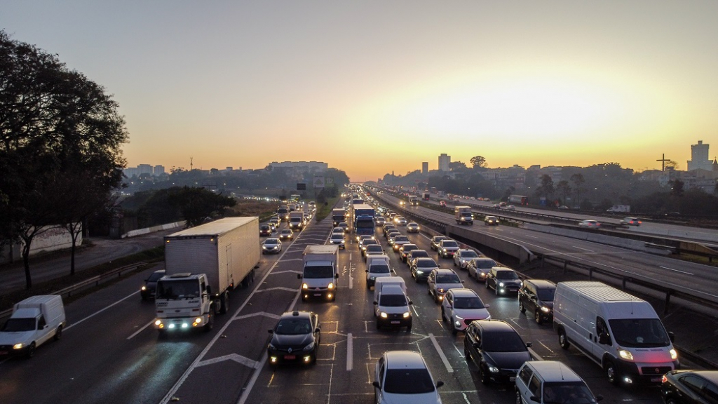 Quase quatro milhões de carros devem deixar SP para Ano Novo