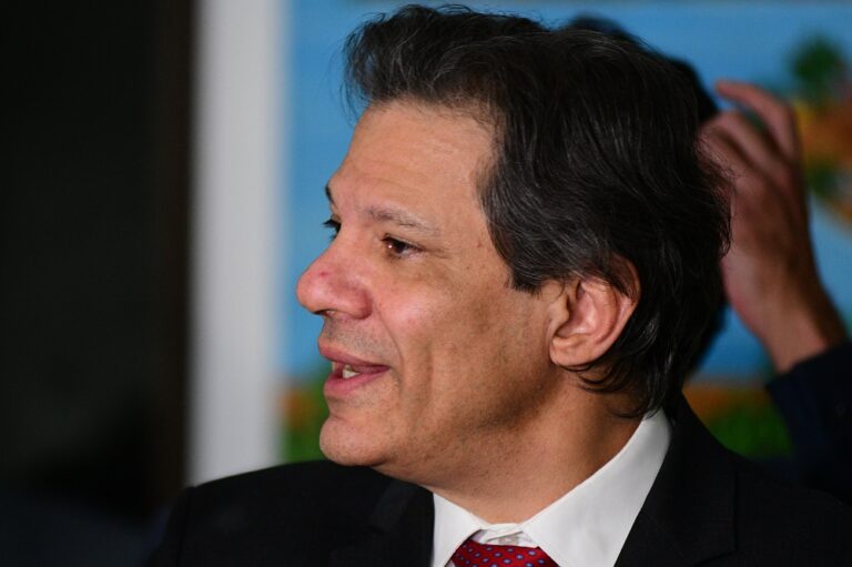 ‘Até em estelionatário estão dispostos a votar’, afirma Haddad