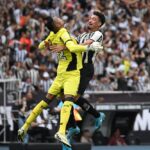 Botafogo vence o São Paulo, sai da fila do Brasileirão e coroa melhor ano de sua história