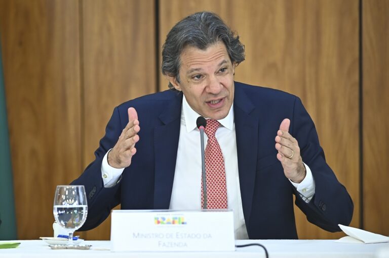 Haddad anuncia economia de R$ 25,9 bilhões em 2025, mirando necessidade de equilíbrio fiscal