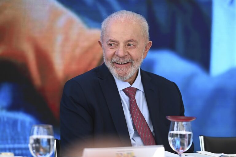 Presidente Lula vai passar por complementação da cirurgia na cabeça nesta quinta, diz boletim médico