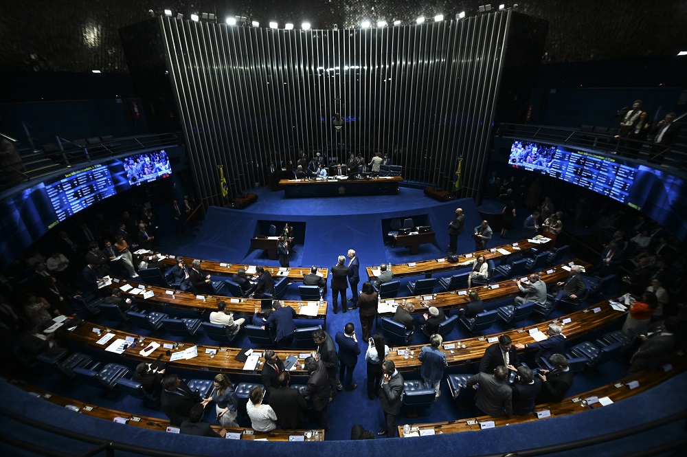 Senado aprova projeto que aumenta pena para violência contra mulher com uso de IA