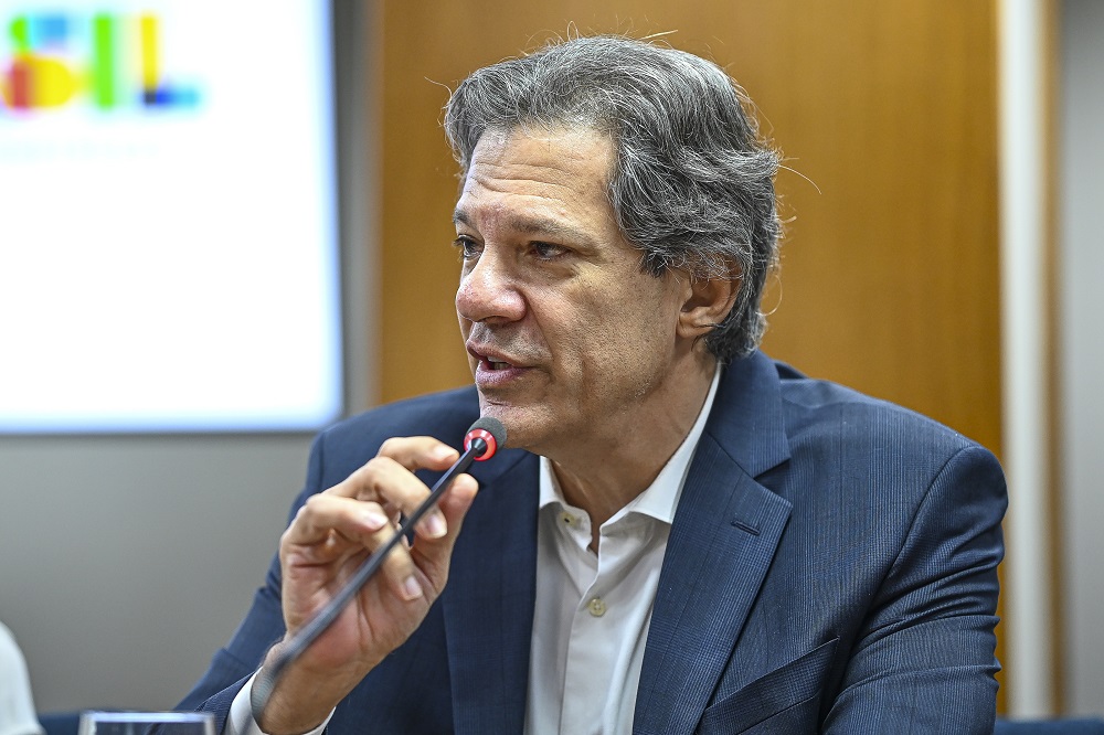 Haddad defende intervenções do Banco Central para estabilizar o dólar