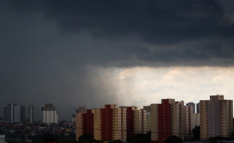 São Paulo tem previsão de chuva forte com vento e granizo