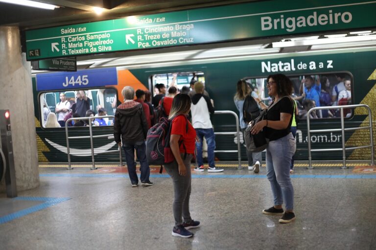 CPTM e Metrô de São Paulo terão esquema especial para Natal e Réveillon