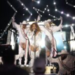 Beyoncé faz sinal proibido pela NFL durante show do intervalo, e torcedores pedem punição