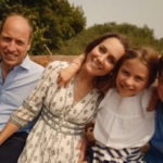 Príncipe William e Kate Middleton compartilham cartão de natal de 2024