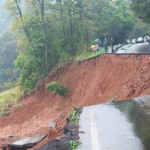 Chuvas no Paraná causam deslizamentos e bloqueio de estradas