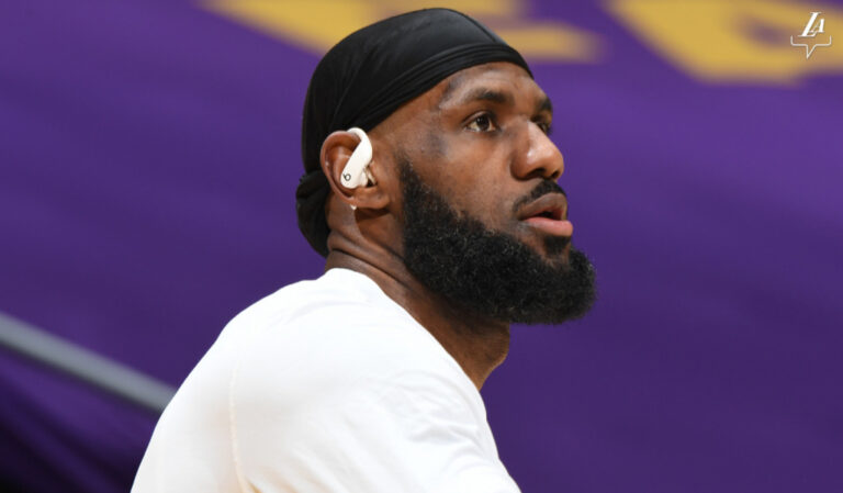 LeBron James quebra recorde histórico de minutos jogados na NBA