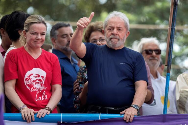 Gleisi Hoffmann diz que PT deve manter sua posição à esquerda e movimento ao centro pode ser ‘suicídio’