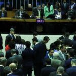 Câmara revoga novo seguro DPVAT e limita bloqueio de emendas