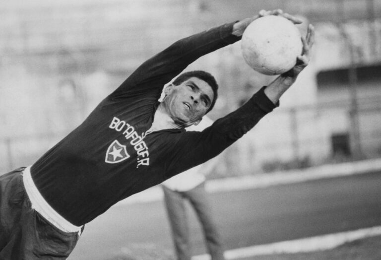 O goleiro Manga marcou época no futebol brasileiro e defendeu a seleção na Copa de 1966