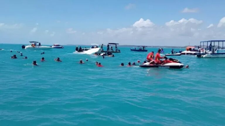 Turista de São Paulo morre após catamarã afundar durante passeio em Maragogi (AL)