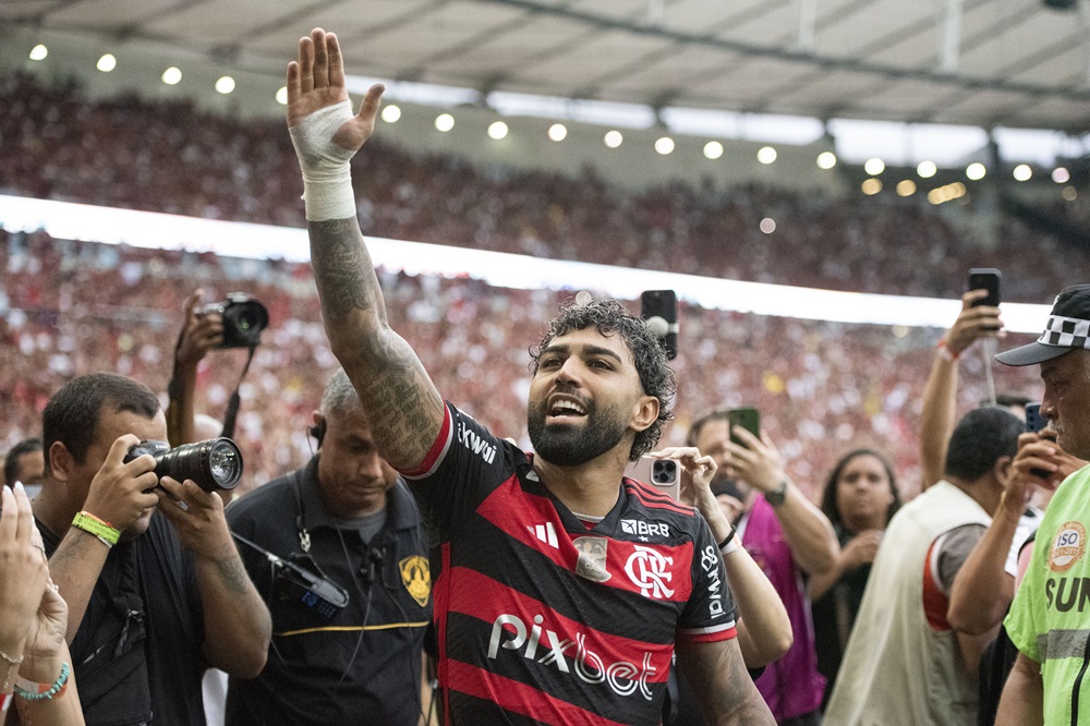 Gabigol se despede do Flamengo, critica direção e diz que virou ‘imortal’ no clube: ‘Acho que um dia eu volto’