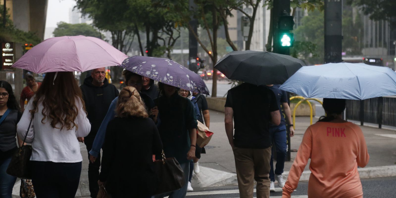 Capitais do país terão chuvas isoladas e céu nublado no Réveillon