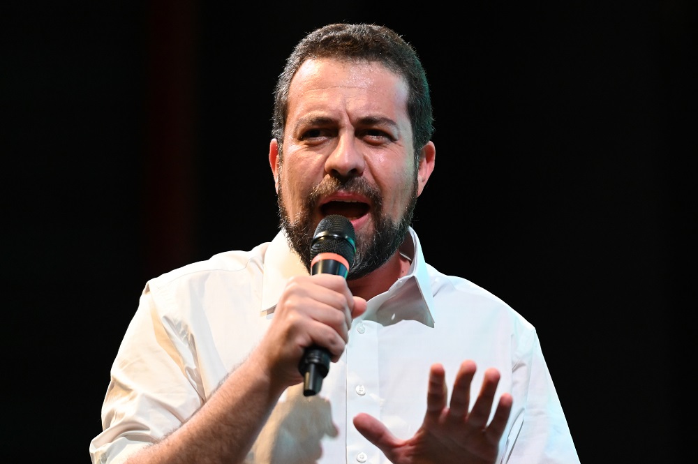 Caminhada de Guilherme Boulos é cancelada por conta de chuva em São Paulo